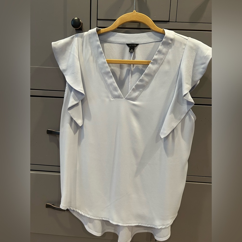 Ann Taylor size M sleeveless Blouse